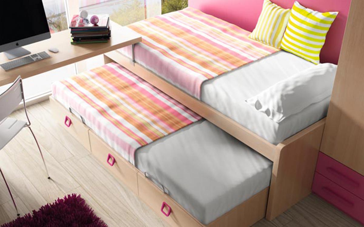 Habitación infantil o juvenil en ángulo en haya y fucsia con cama nido, somier inferior, armario y escritorio en L, acabado en chapa sintética resistente y fácil de limpiar