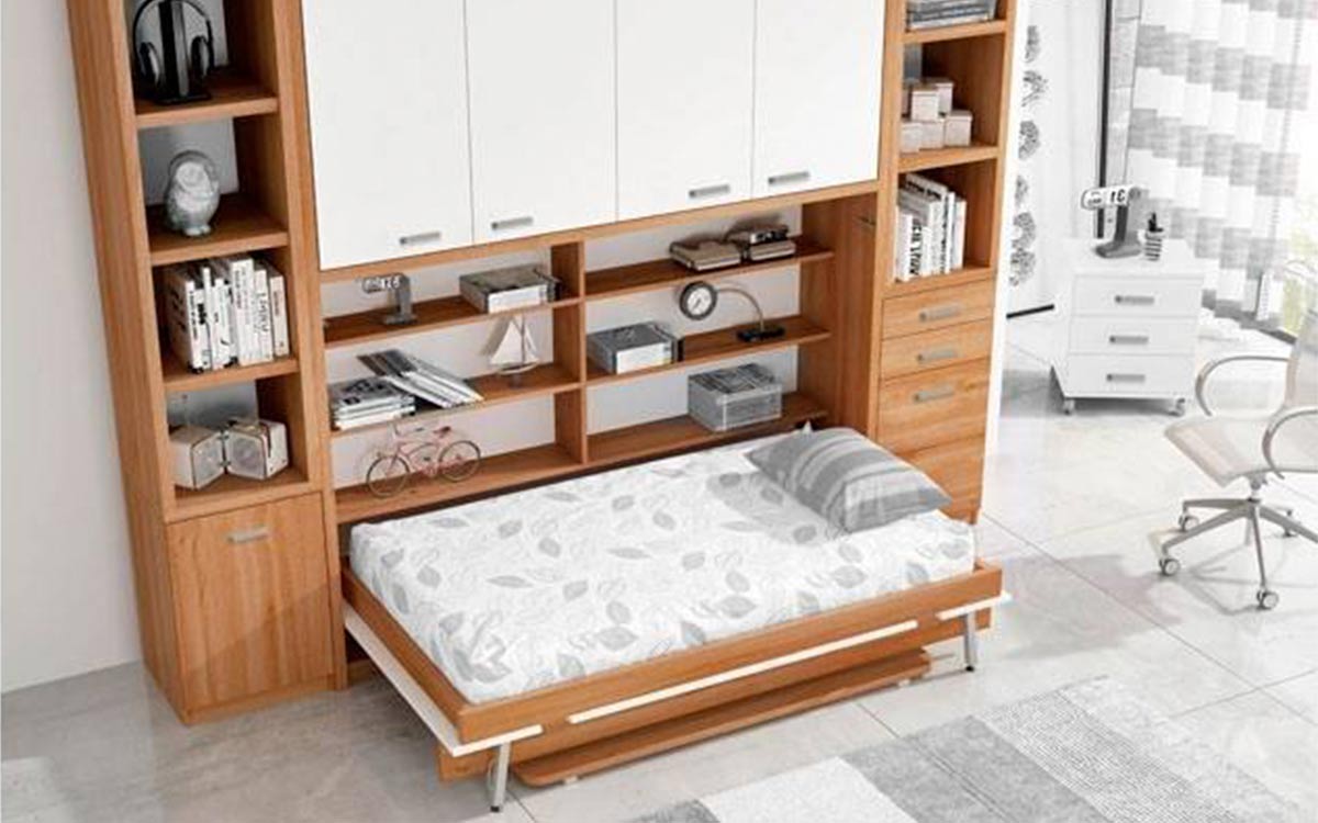 Mueble cama de matrimonio con armario superior y mesa abatible.