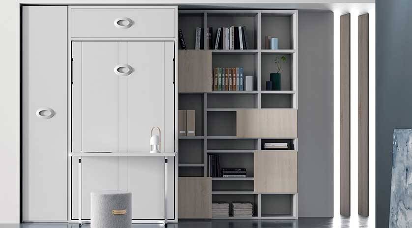 Mueble con estantería y pequeña mesa que integra una cama individual vertical