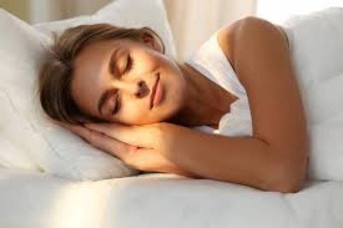 Posturas malas con la almohada que debes evitar