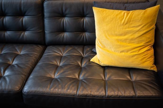 7 razones por las que comprar un sofá cama negro