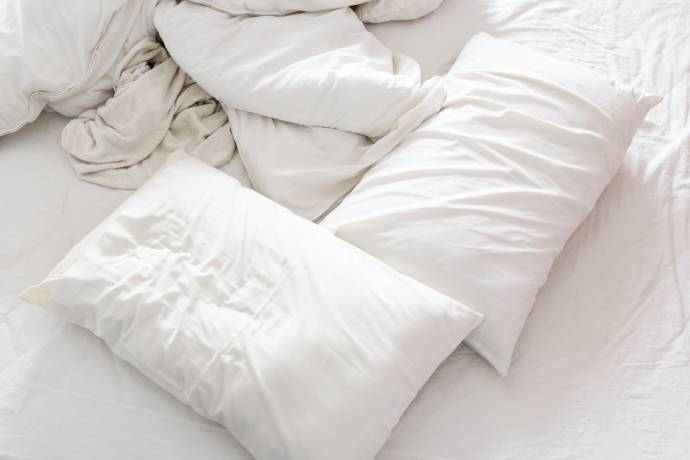 ¡Manchas amarillas en mi almohada! ¿cómo eliminarlas?