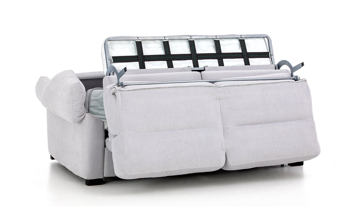 Sofá cama con respaldo ergonómico y brazo tipo siesta, apertura fácil, colchón cómodo y opciones viscoelásticas o de muelles. Diseño medio abierto.