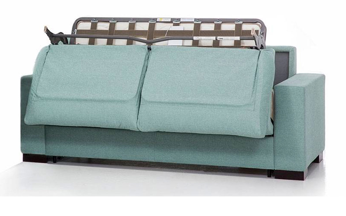 Sofá cama de calidad con colchón firme, somier plano y respaldo de fibra hueca, ideal para uso diario y con opciones de tamaño personalizables. Diseño medio abierto.