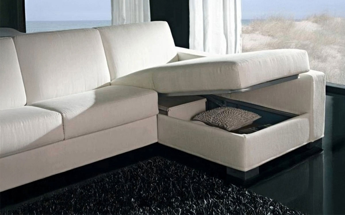 Gran sofá cama con chaise longue de brazo largo, cama de matrimonio cómoda, con almacenaje y estructura reforzada. Diseño medio abierto.