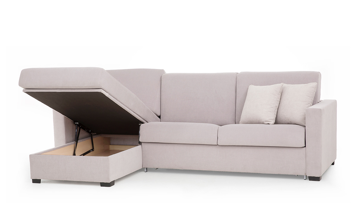 Sofá cama con chaise longue moderno y personalizable, fácil de abrir, compacto y con almacenaje abatible. Diseño medio abierto.