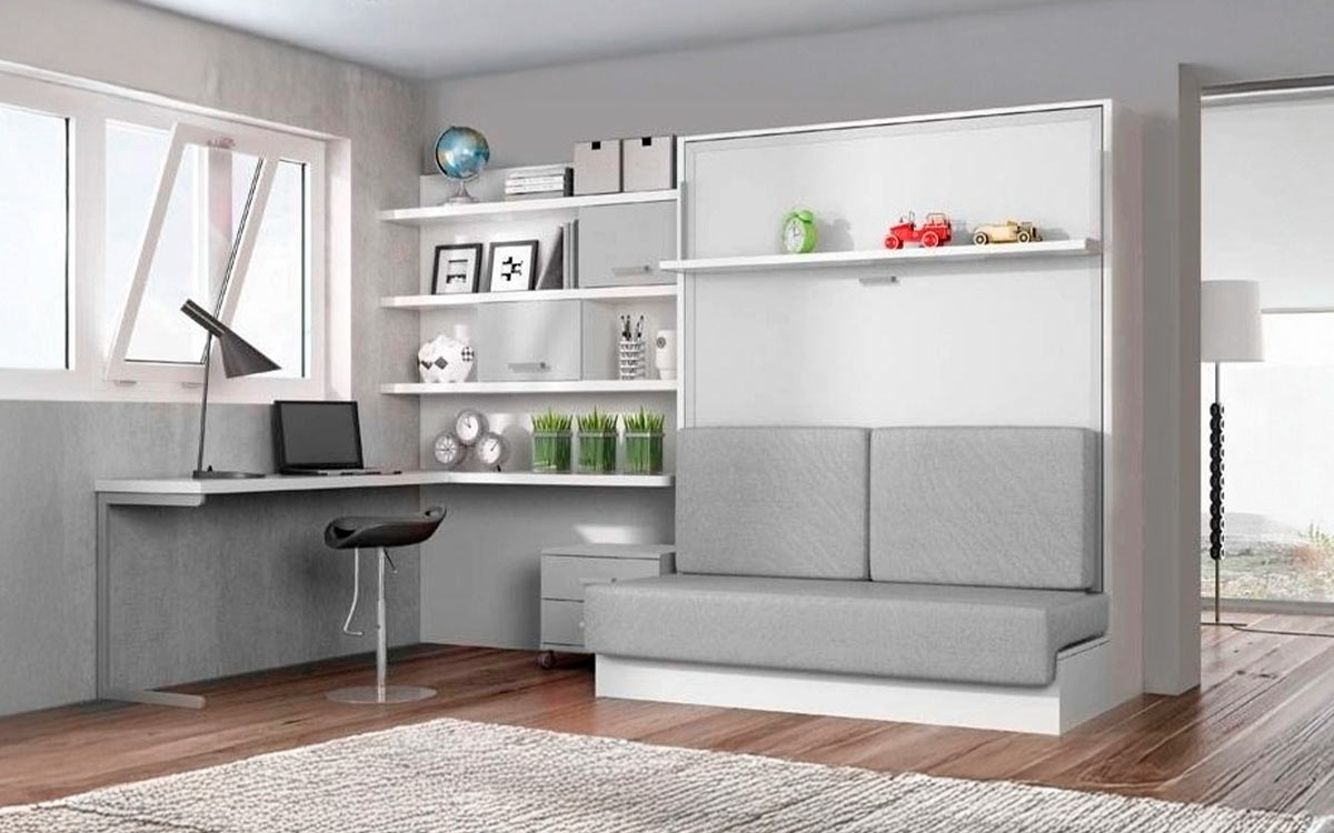 Cama abatible de matrimonio con sofá delantero integrado.